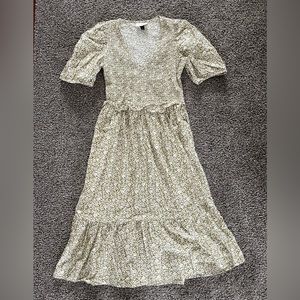 New Universal Thread Floral Puff Sleeve Dress